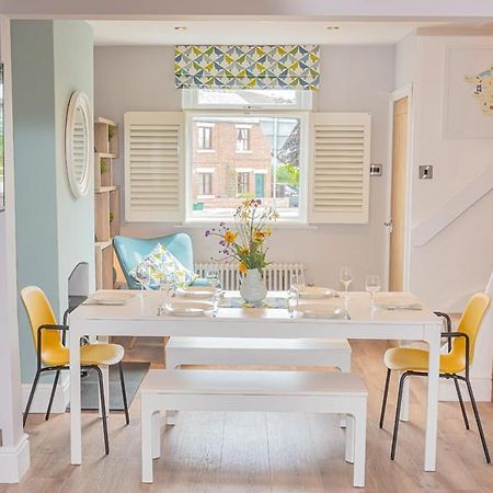 Modern 3-Bed House On Tarporley High Street Exterior foto