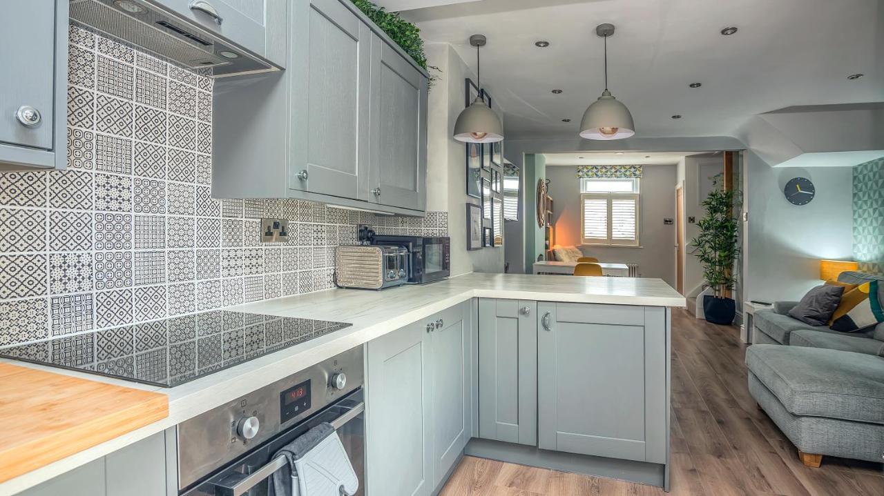 Modern 3-Bed House On Tarporley High Street Exterior foto