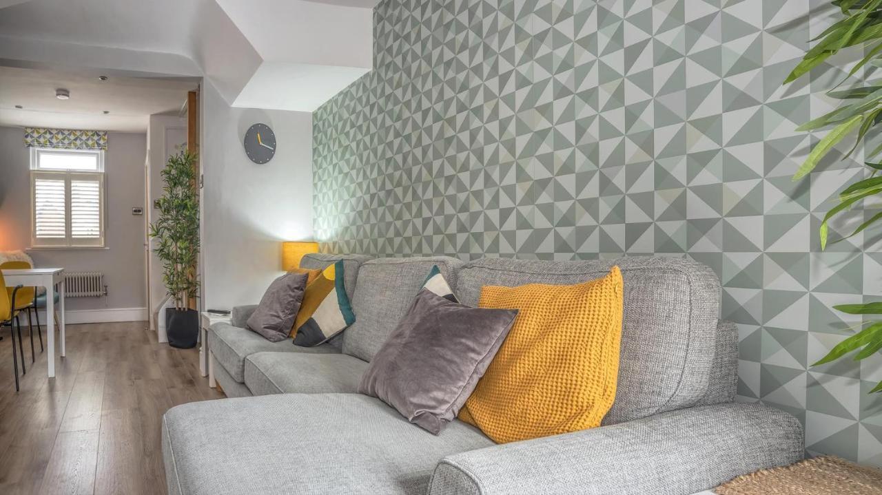 Modern 3-Bed House On Tarporley High Street Exterior foto