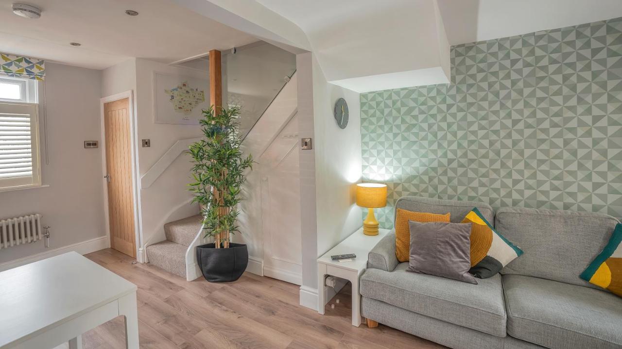 Modern 3-Bed House On Tarporley High Street Exterior foto