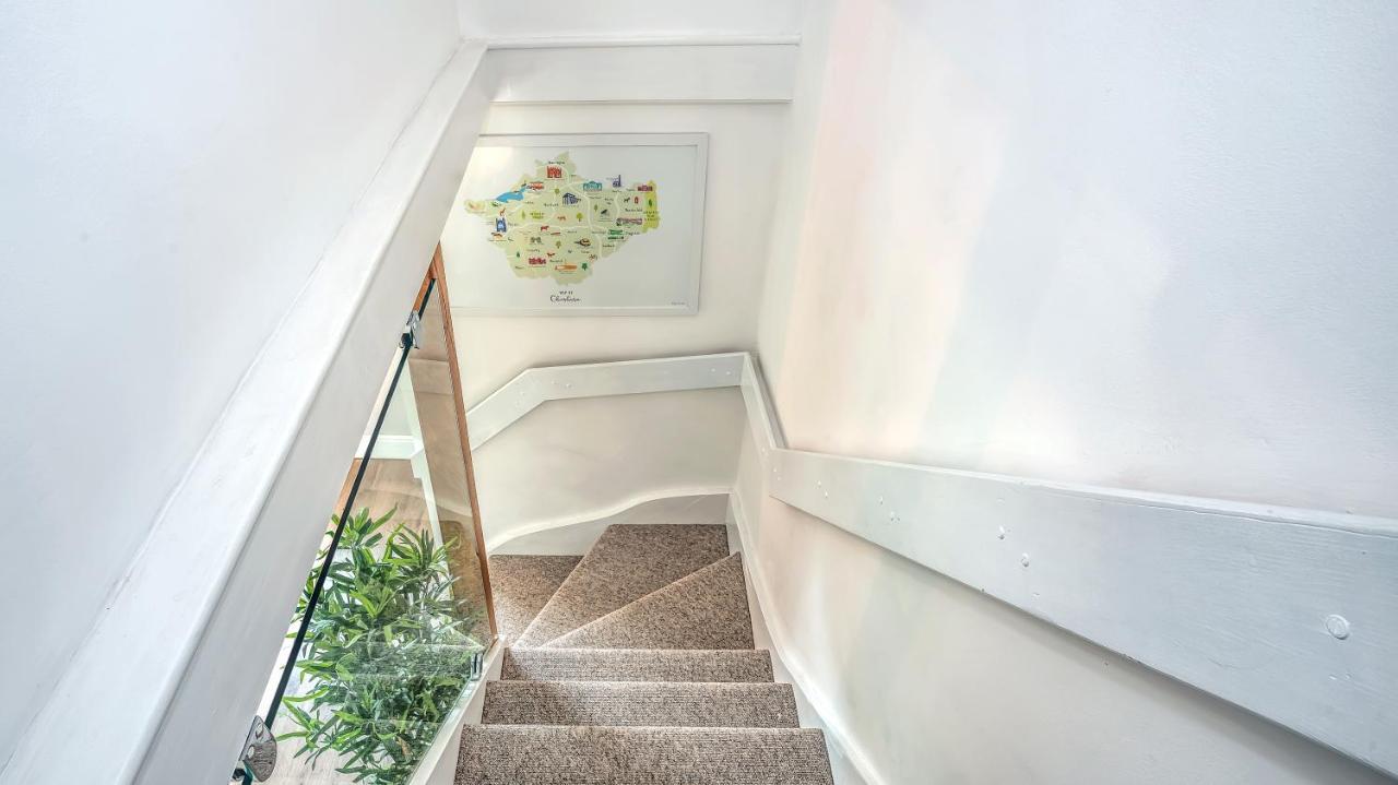 Modern 3-Bed House On Tarporley High Street Exterior foto