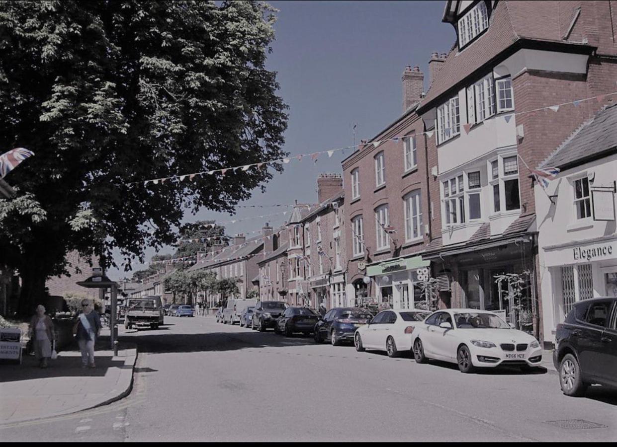 Modern 3-Bed House On Tarporley High Street Exterior foto