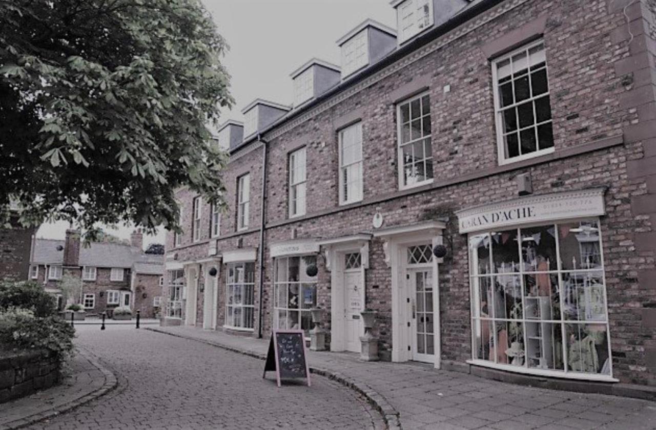 Modern 3-Bed House On Tarporley High Street Exterior foto